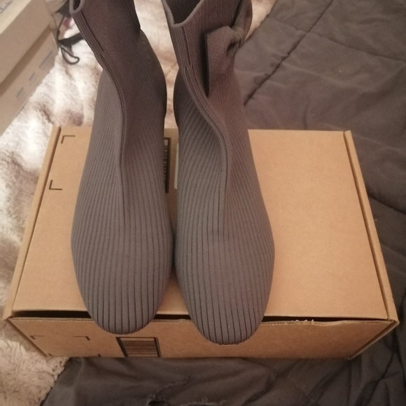 Grey ankle boots - Picture 3 of 6